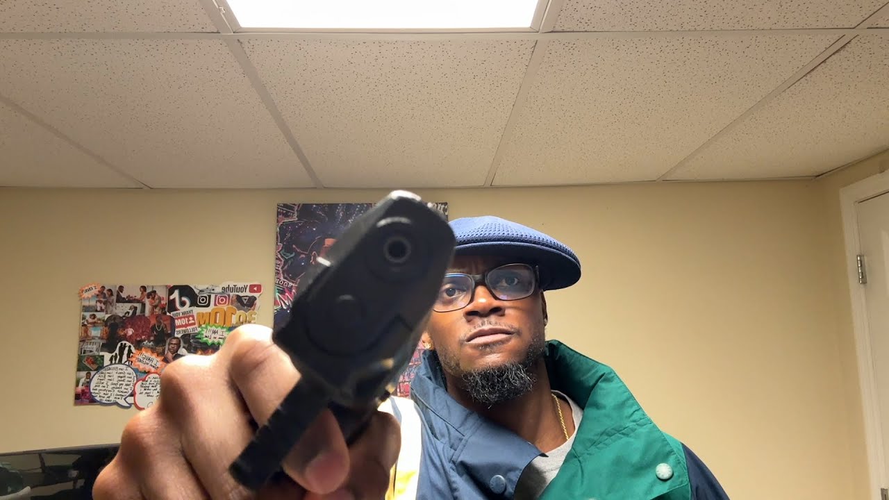 Раздача еды бездомным