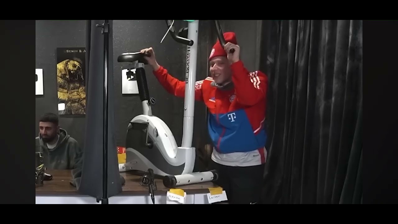 Jordan mach den Tisch von seiner Oma kaputt