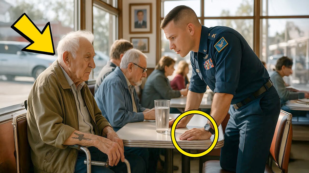 Veteran dachte, niemand erkennt ihn – bis ein junger SEAL sein Tattoo sah und erstarrte