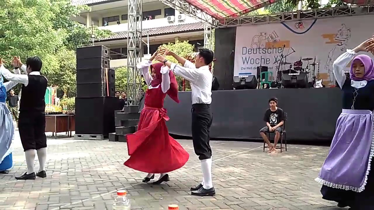 Tarian Jerman dalam Deutsche Woche XXI