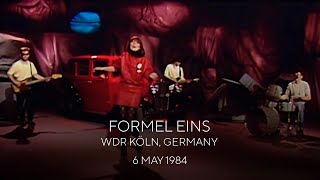 The Smiths with Sandie Shaw - Hand In Glove, Formel Eins, WDR, Germany - 6 May 1984 • 4K Resimi