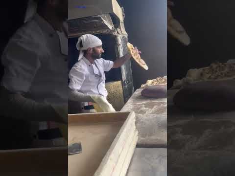1215 فنان الخبز في مطعم حارتنا في عمان خلدا مطعم قاسمية الفوال