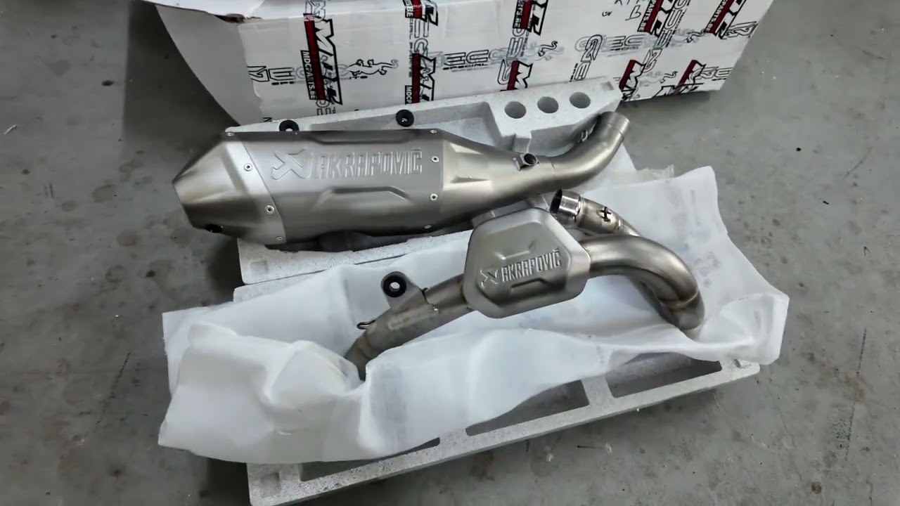 Рождественский спецвыпуск мотоцикла KTM SMR450 2026 года