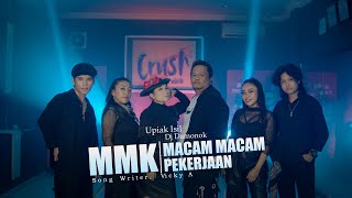 Download Lagu MMK / Macam Macam Pekerjaan - Upiak Isil Ft. DJ Damonok (Official Music Video) MP3 Download Lagu MMK / Macam Macam Pekerjaan - Upiak Isil Ft. DJ Damonok (Official Music Video) MP3