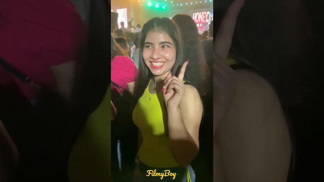 Girl reaction on Vol 1 | Yo Yo Honey Singh 