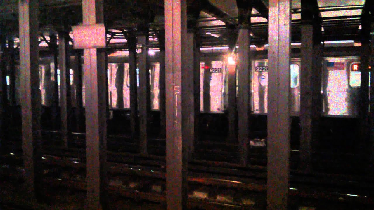 R160A & B (R) Trains Arriving at 53 Street - YouTube