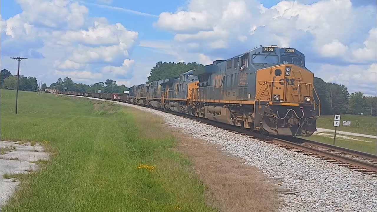 CSX M693 at Waterloo SC with 5 locomotive comb Herzog train on the ...