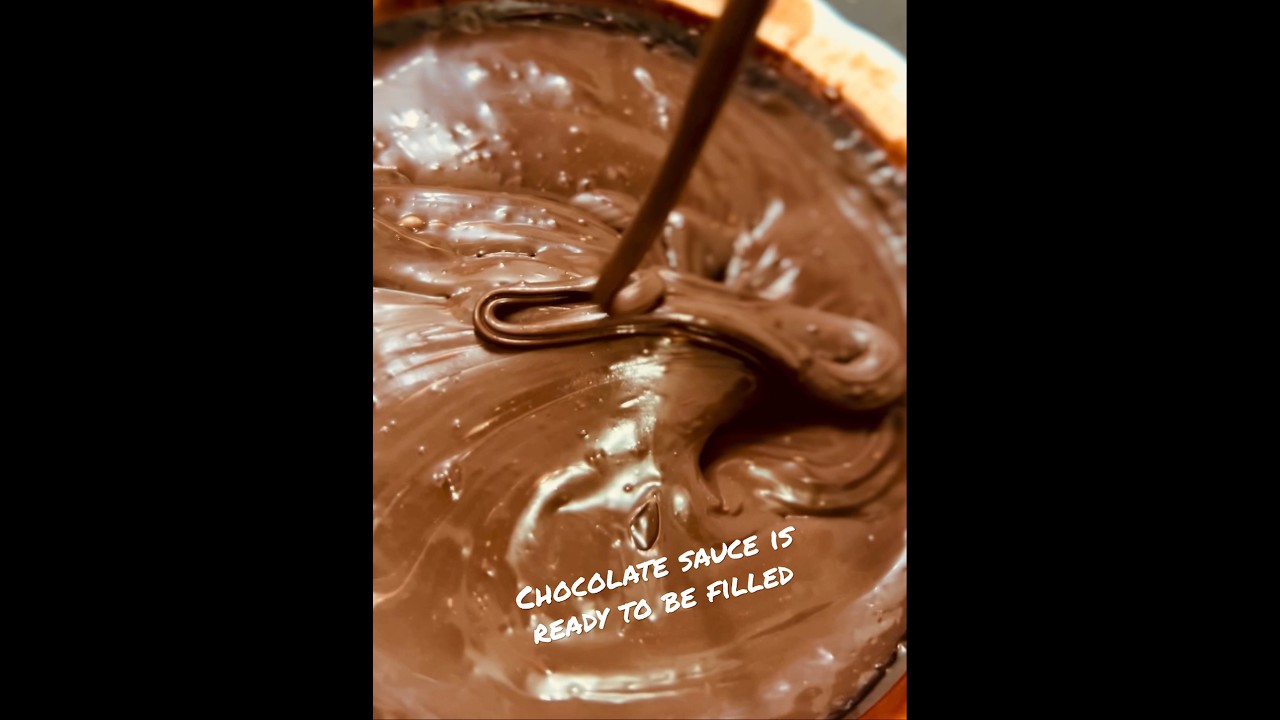 Chocolate sauce is ready to be filled 😋cakeshorts kuwait ramadan2023