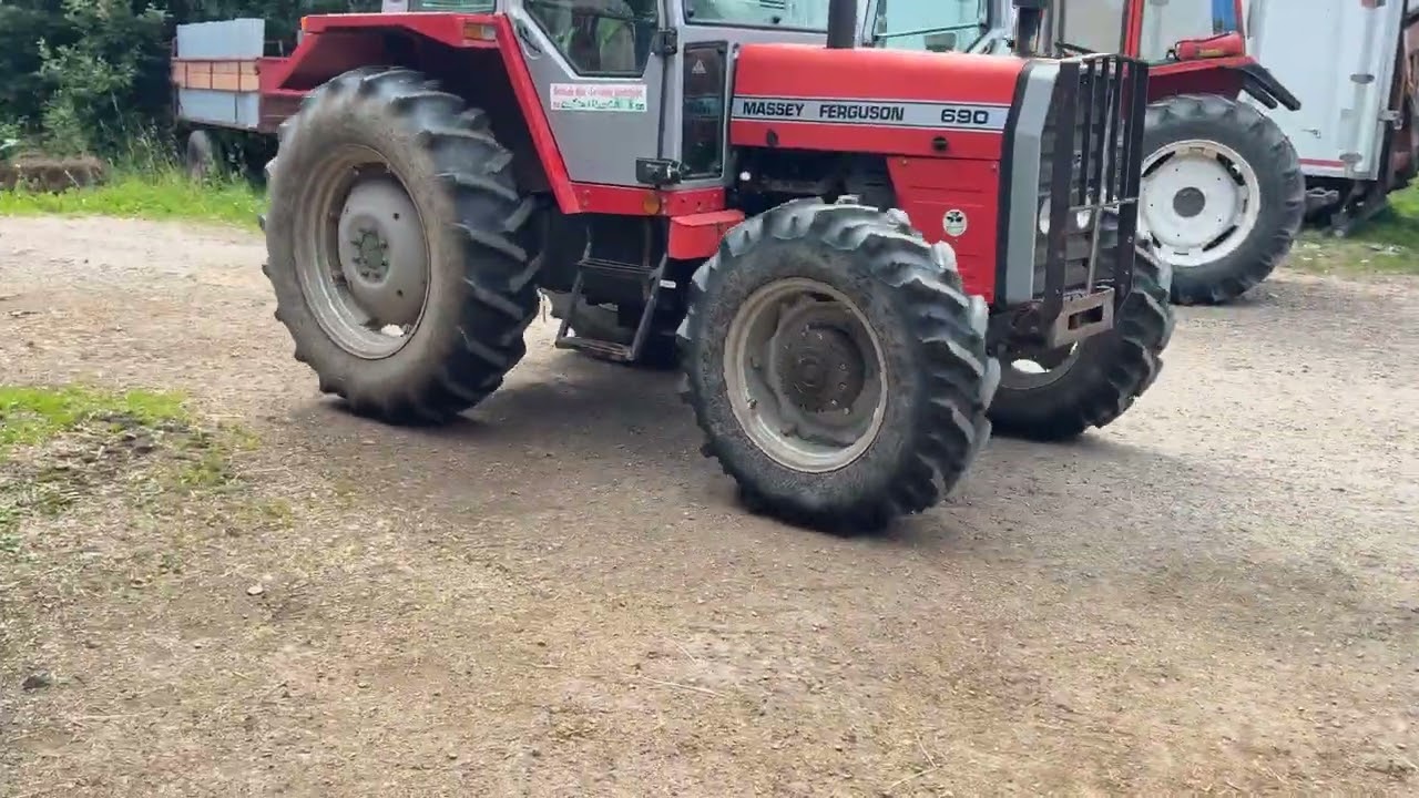 Traktor 4WD MASSEY FERGUSON 690 