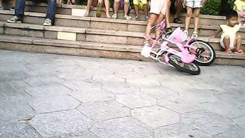 The  SYMA x8w WIFI FPV  2.0 MP HD video review from china