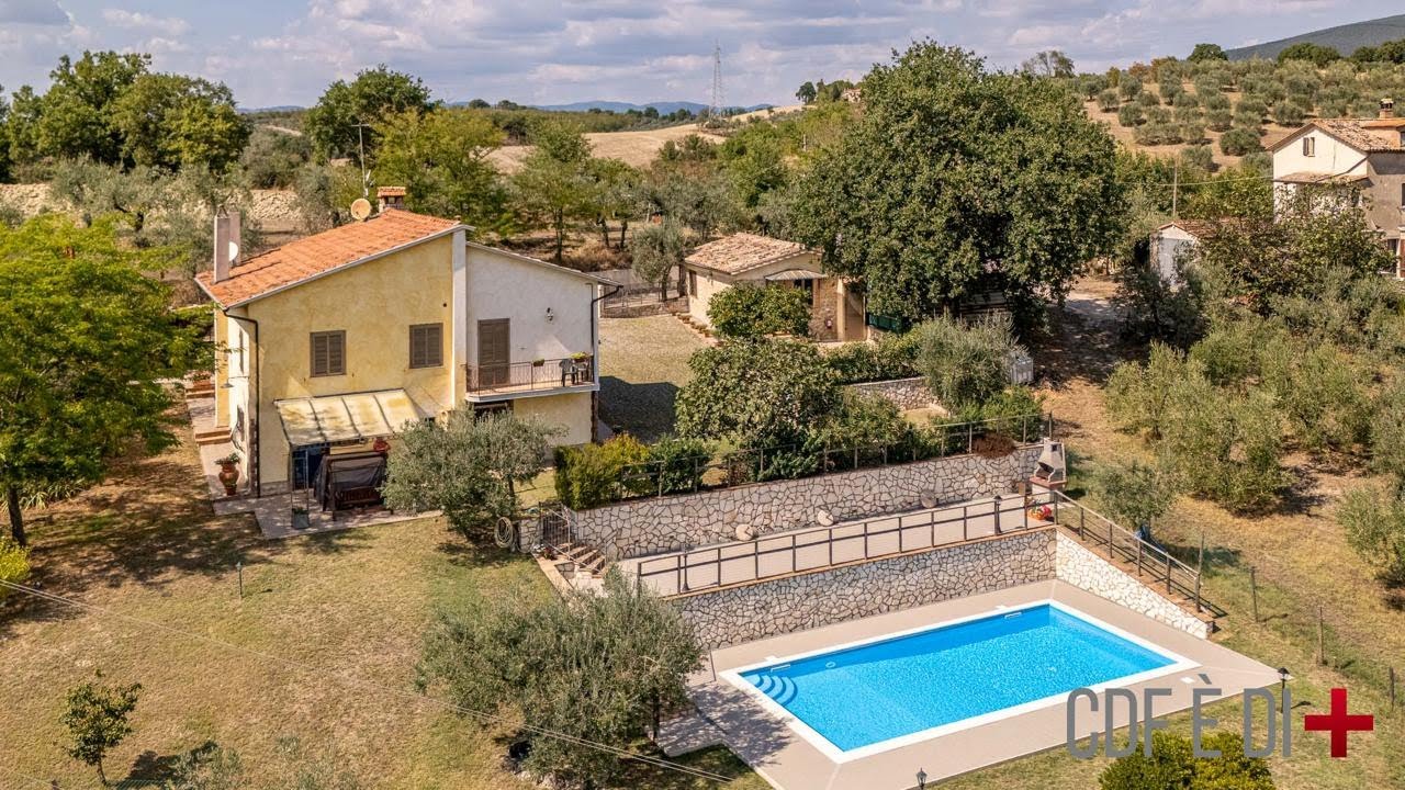 Visita dell'immobile | Montecchio (TR) | Casale panoramico con piscina, vista sulla Valle del Tevere