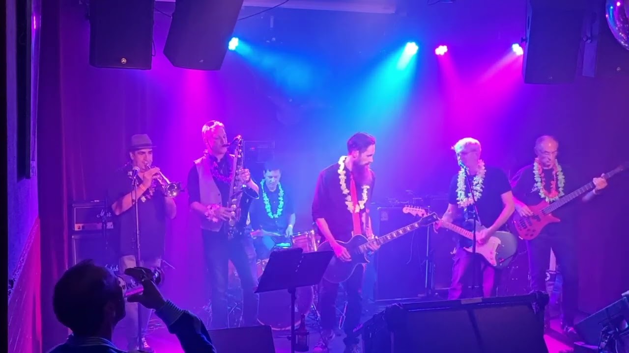 Alaska Beach Club - Der Narzisst