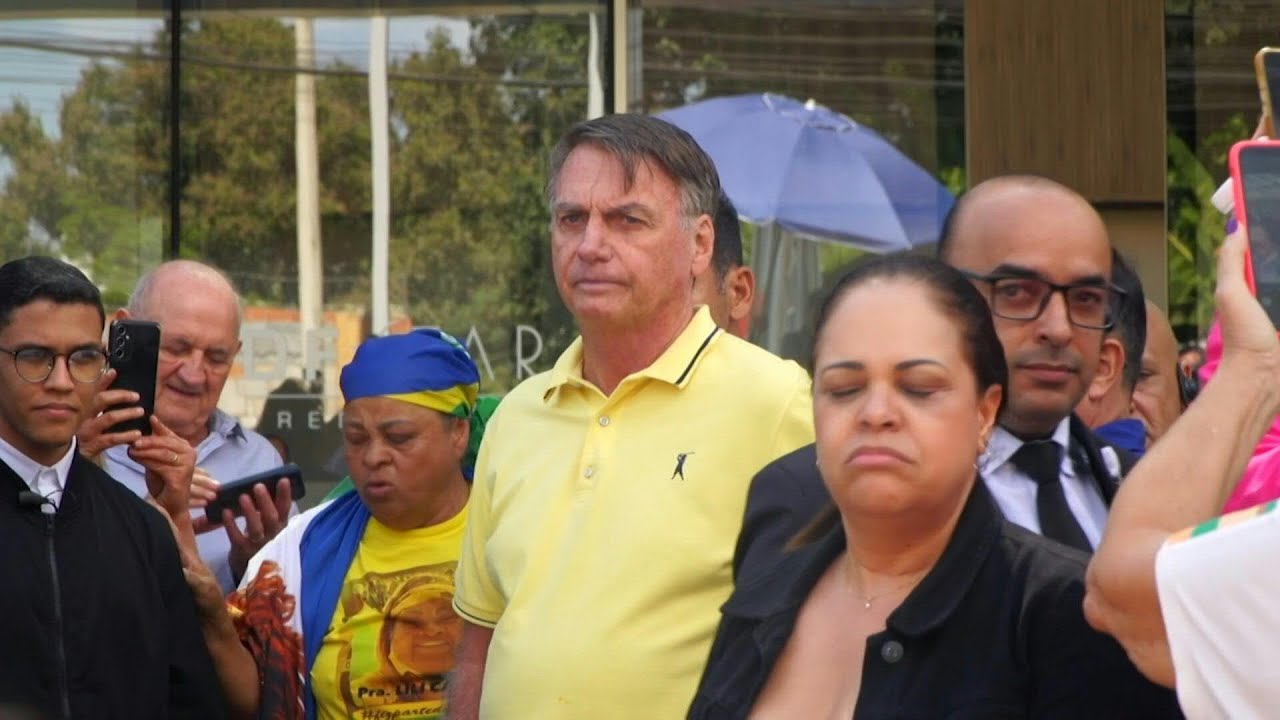 Jair Bolsonaro sofreu 'ferimentos leves' após queda na prisão | AFP