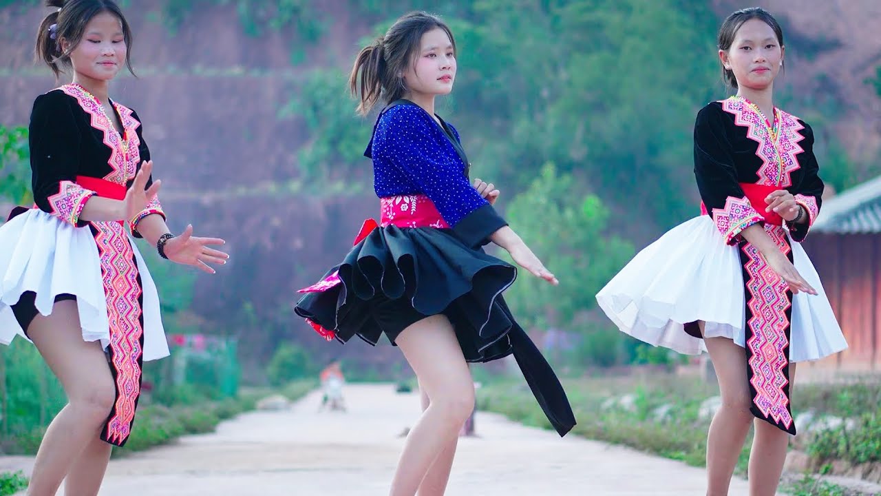 Màn Múa Tuyệt Đẹp Tiếng Khèn Mùa Ban Nở Remix (Phong Wind Remix) 3 Bạn Gái H'mông Xinh Nhảy Cực Cuốn