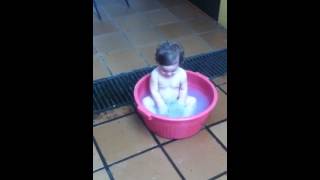 Bebe Engraçado Toma Banho