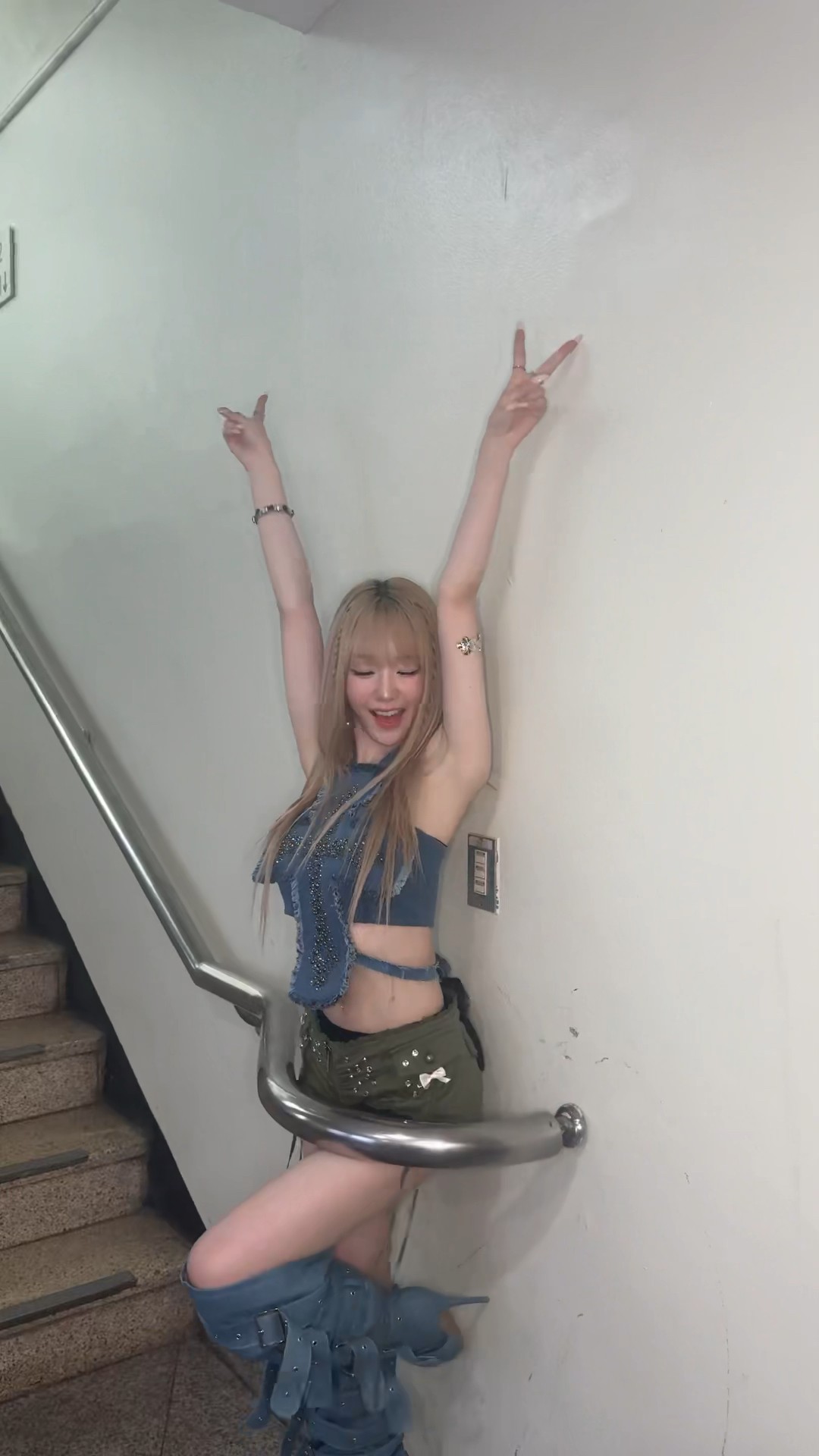 WOOAH 2nd Mini Album [𝐔𝐍𝐅𝐑𝐀𝐌𝐄𝐃] l 'POM POM POM' MV