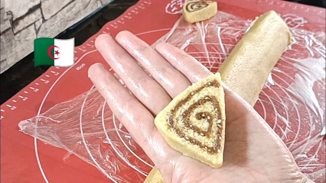 ندمت لكنت نحضر مقروط رولي بالطريقة العادية زيديلو هاد مكون بلاماتبيتيه راح تبهرك نتيجة Makrout roulé