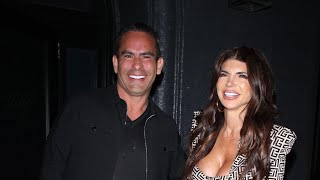 Teresa Giudice takes pictures with fans while having dinner with Loui Ruelas at Craig’s