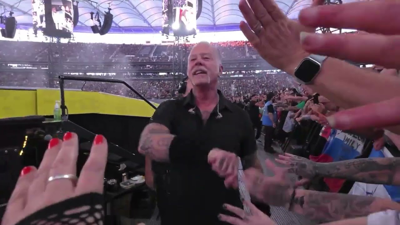 Metallica - It's a Long Way to the Top (If You Wanna Rock 'n' Roll