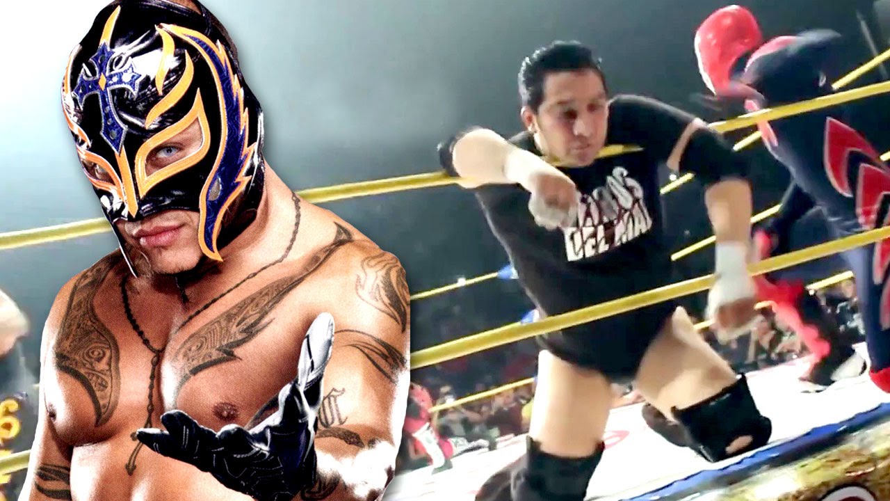 Perro Aguayo dies wrestling Rey Mysterio. 