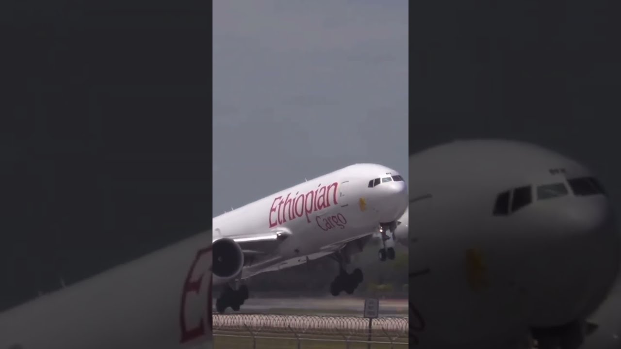 Boeing 777F Landing Boeing777f Boeing777 Shorts Painefield Aviation Aviationlovers