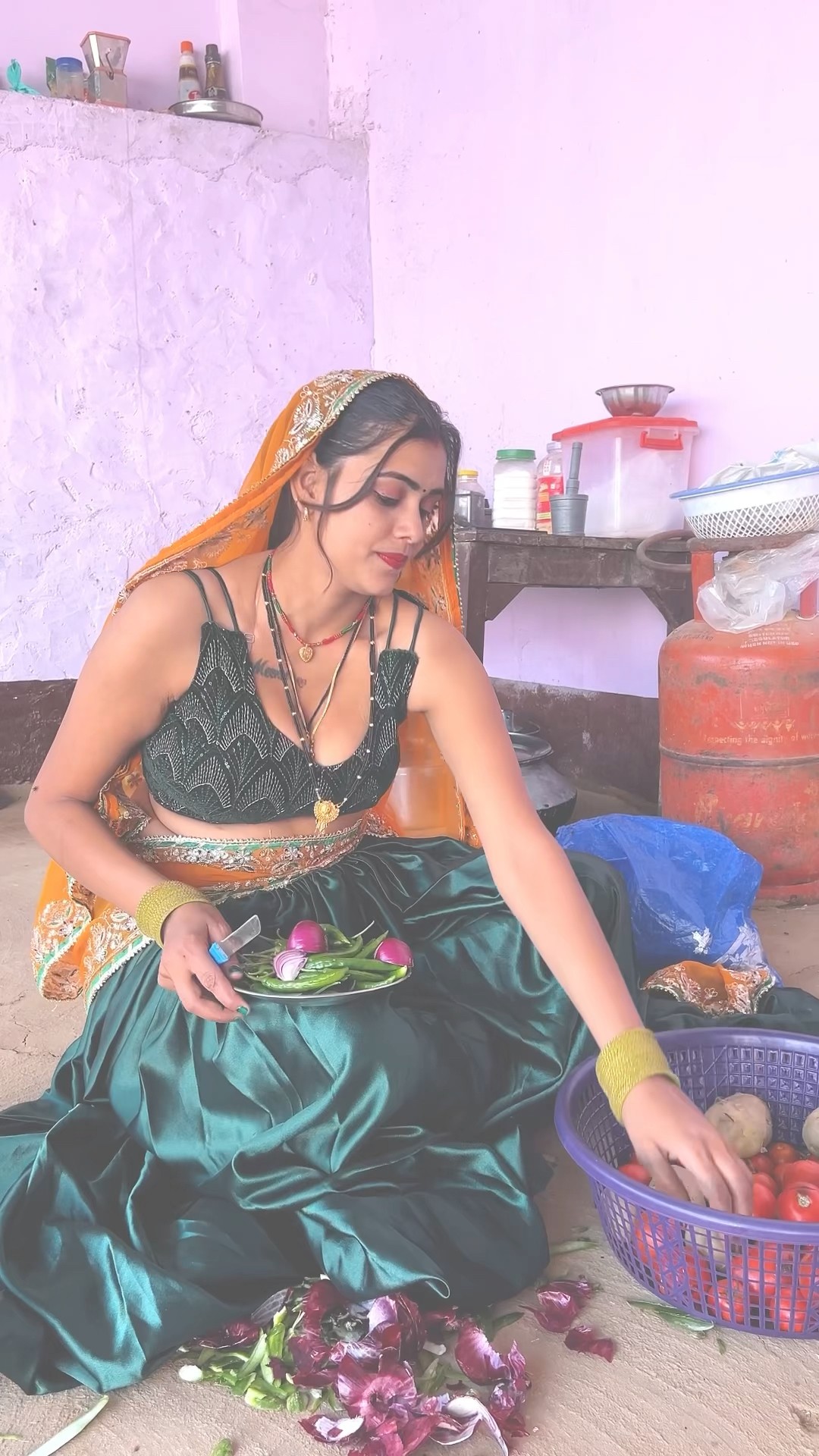 देखो meenu क्या कर रही है #meenu #trending #ytshorts #shorts