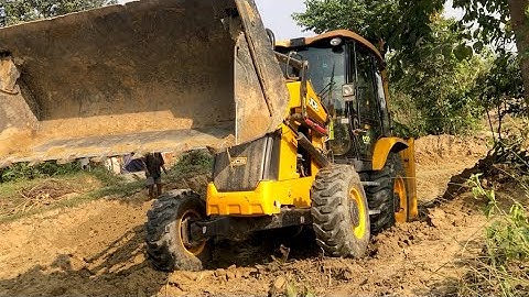 Wow Stunt JCB ! Backhoe Leveling And Cutting Soil