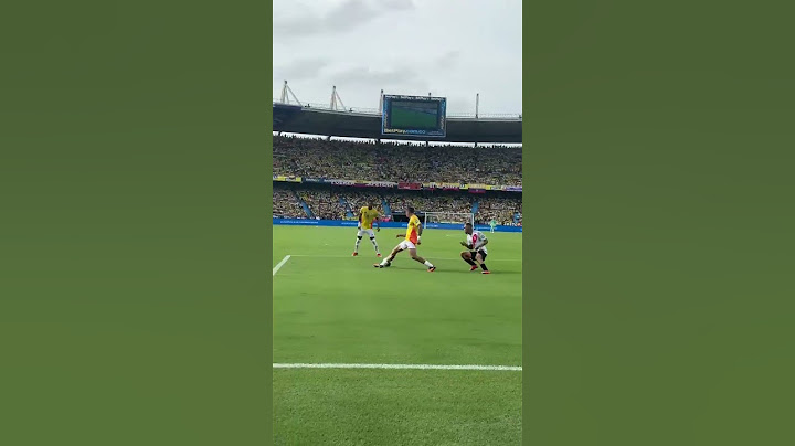 Jhon Durán, ¡por poco!; estuvo cerca de anotar GOLAZO contra Perú