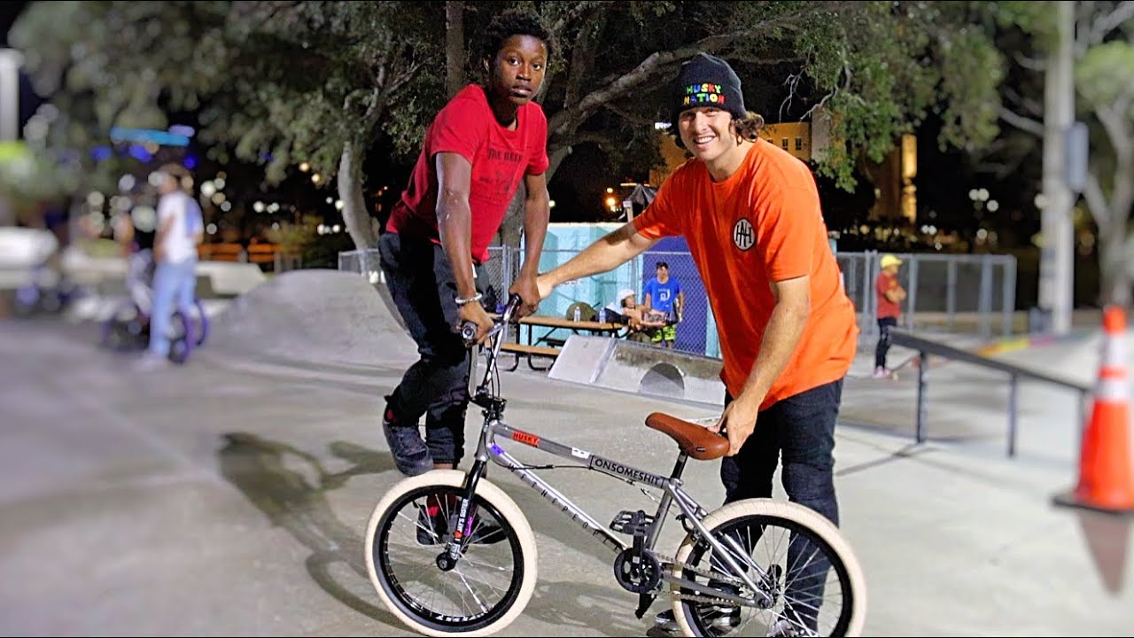 ДАРИМ ВЕЛОСИПЕД РЕБЕНКУ, У КОТОРОГО ЕГО НЕТ!