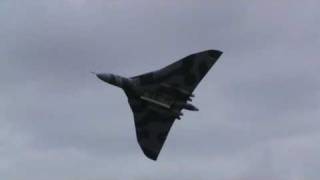 RIAT 2009: Vulcan XH558 at Fairford 18-July-2009 in a flyby with her Bomb-bay open