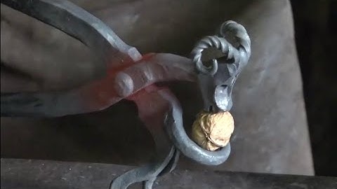 Forging a Ram Nutcracker ~ Dutch Blacksmith