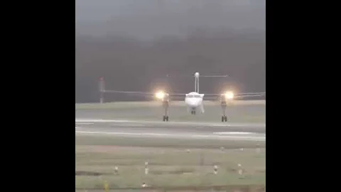 Landing a bombardier dash 8 in strong crosswinds.