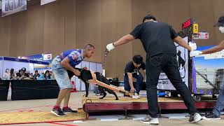 Anjing Terkuat Di Bumi Tarik Beban 1,4 Ton