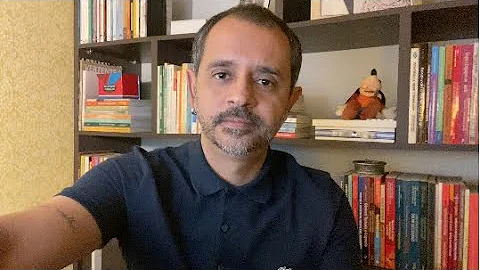 O que significa dizer que a gramática universal Gu compreende princípios e parâmetros?