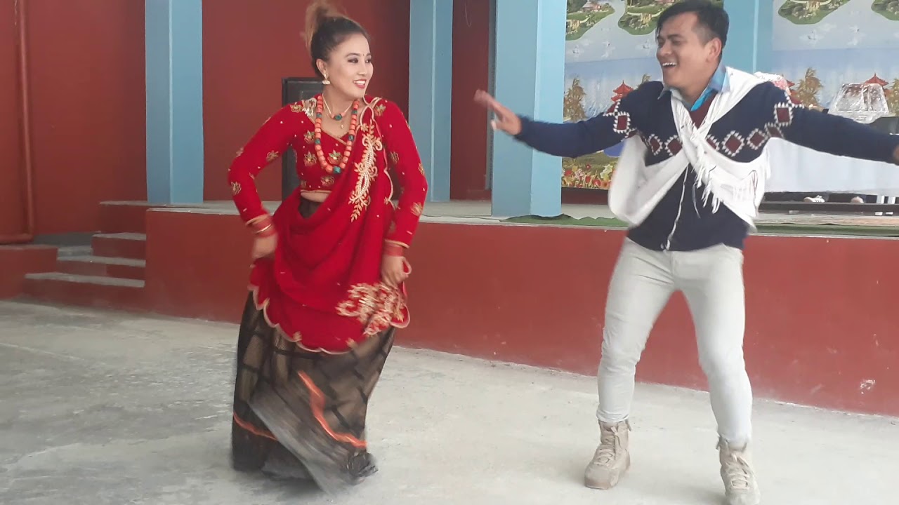 नायिका रजनी गुरुङ(मँगली) र युवराज गुरुङको बेजोड नृत्य