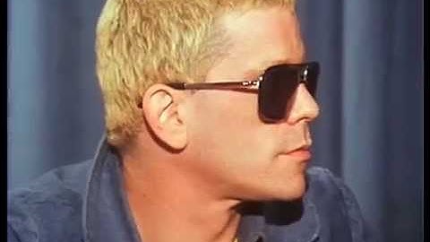 GTK: Lou Reed Meets the Press (1974)