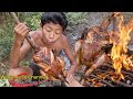 Primitive Wild - life - Cooking big chicken in the rainforest - Eating delicious