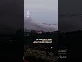 تصاعد الدخان عقب غارة إسرائيلية استهدفت بلدة حبوش جنوب لبنان ما أسفر عن تدمير مبنى سكني وتجاري