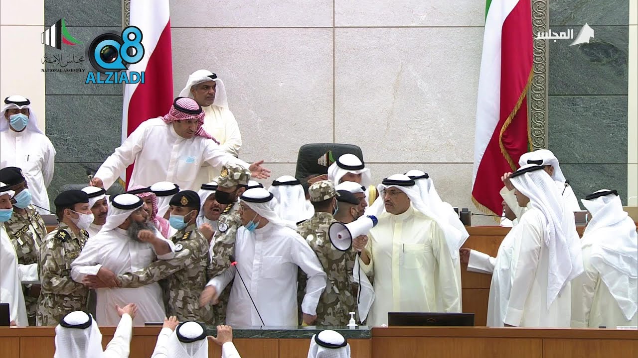 أحداث هوشة المنصة الكاملة من بدايتها عند محاولة نواب سحب طلب إلغاء قرار تأجيل استجوابات رئيس الوزراء