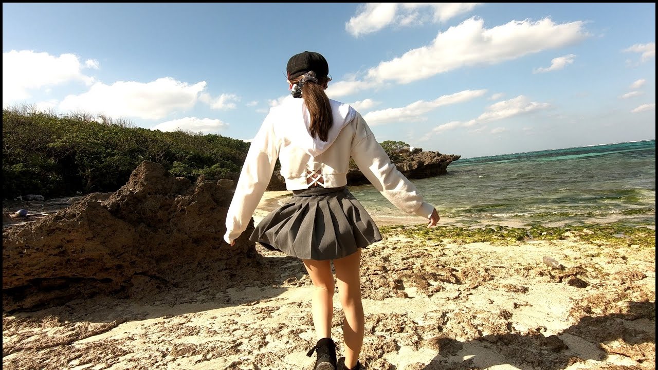 沖縄の美ら海と真っ白なビーチを、ミニスカートで散策(*´▽｀*)