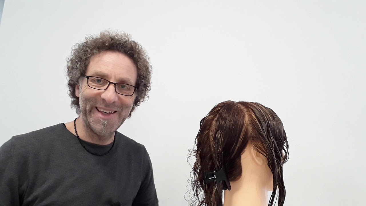 Scuola di Parrucchiere un bel TAGLIO SCALATO