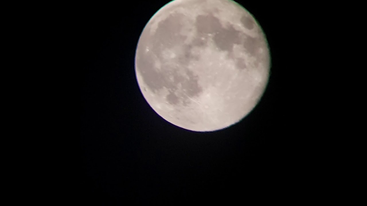Supermoon April 2020, 50x zoom (Real moation)