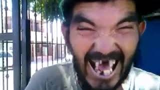 Hunharca Gülen Adam