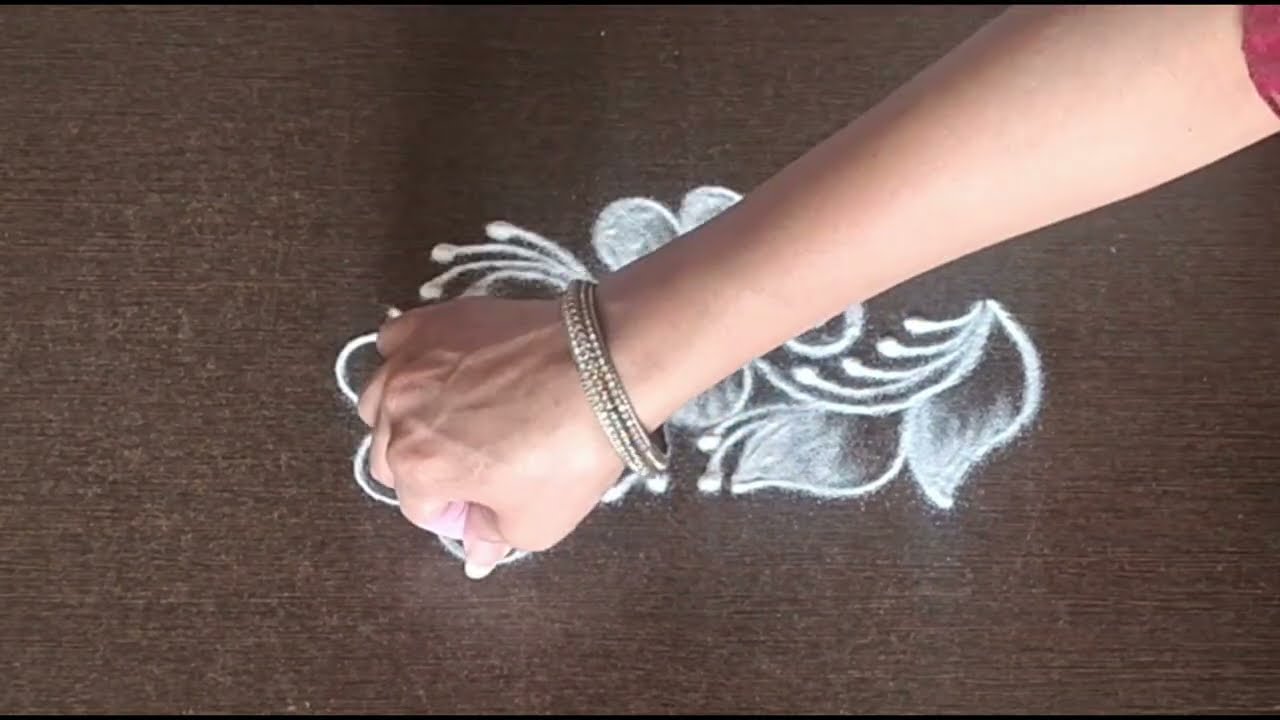 दररोज दारात काढण्यासाठी सोपी व सुंदर रांगोळी 