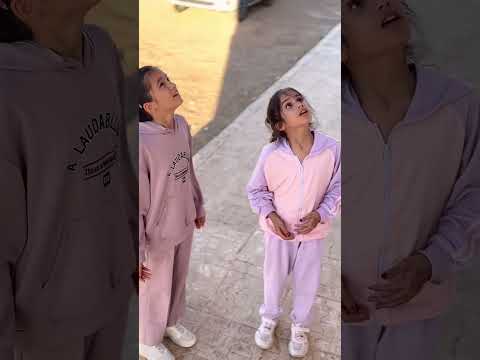 طفلة رضيعة طلبت النجدة من الناس في الاسفل ولكن مافعله الرجل واطفاله كان صادم جدا