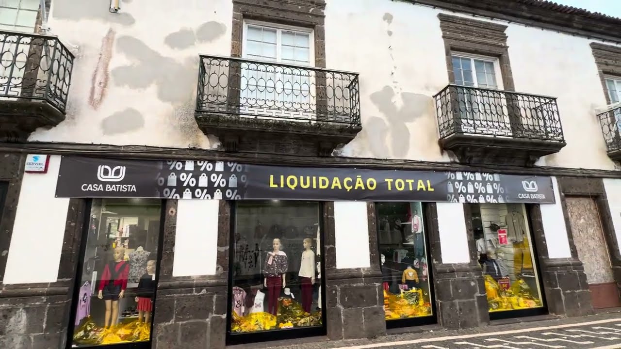 Ponta Delgada: more and more shops are closing down 💀, Sao Miguel Azores Portugal 🇵🇹 - 11.10.2025