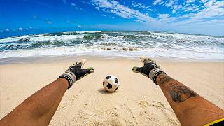 COMO É A VISÃO DO GOLEIRO NA PRAIA! (O MAR TAVA INSANO)
