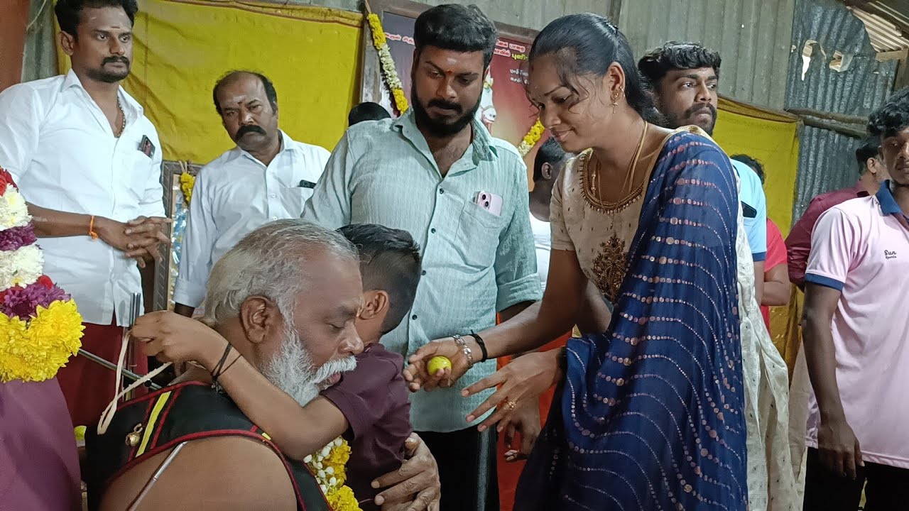 சிறு குழந்தை கருப்பசாமியை பார்த்ததும் கெட்டிய அனைத்து அழகிய காட்சி புளியரை கருப்பசாமி அருள் வாக்கு