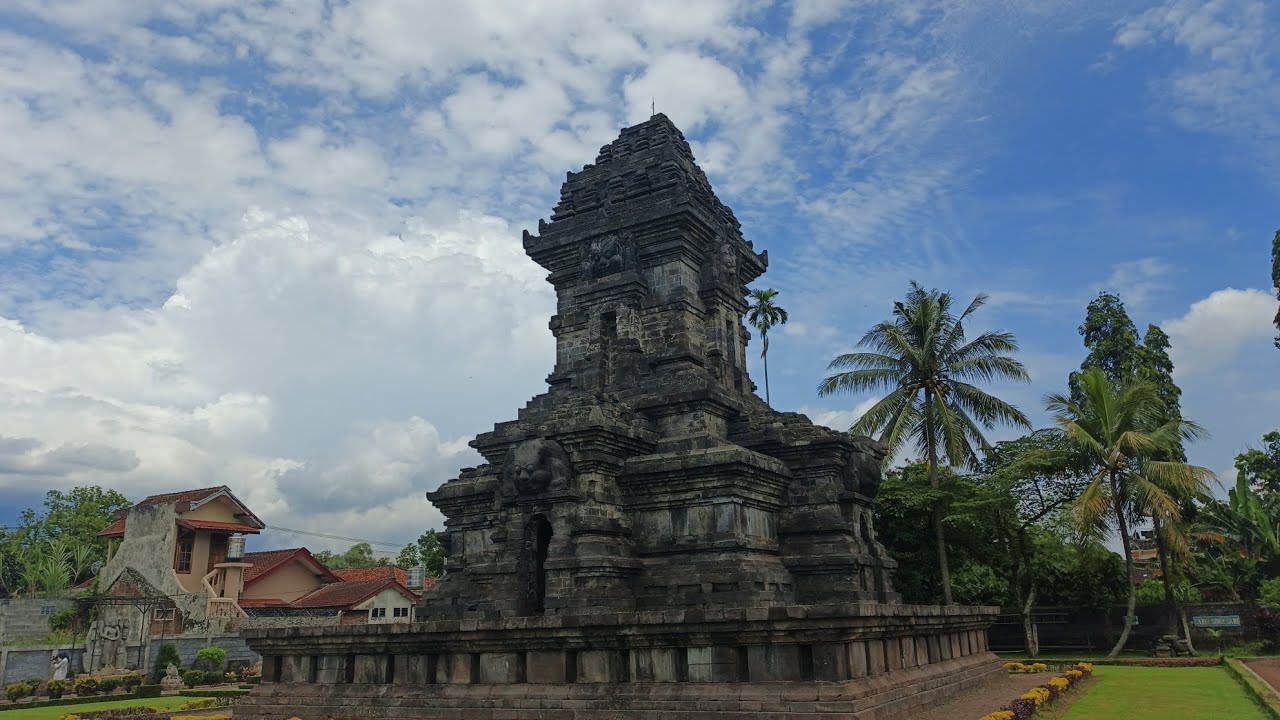 Fakta menyedihkan Candi Singosari, Malang. Banyak arca yg dirusak dan tersebar di luar negeri
