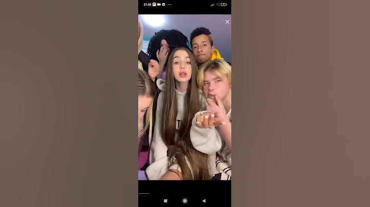 леди диана показывает сердечко ❤